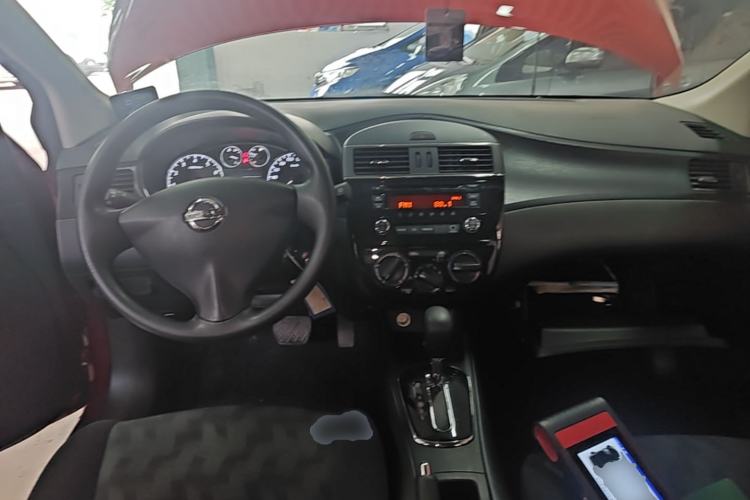 Used Nissan Tiida 2014 1.6L CVT Comfort Model Center Console
