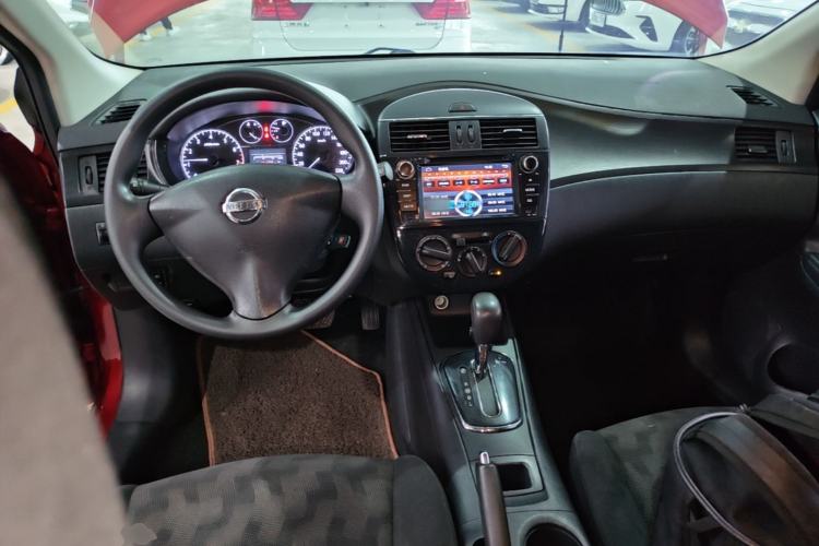Used Nissan Tiida 2014 1.6L CVT Comfort Model Center Console