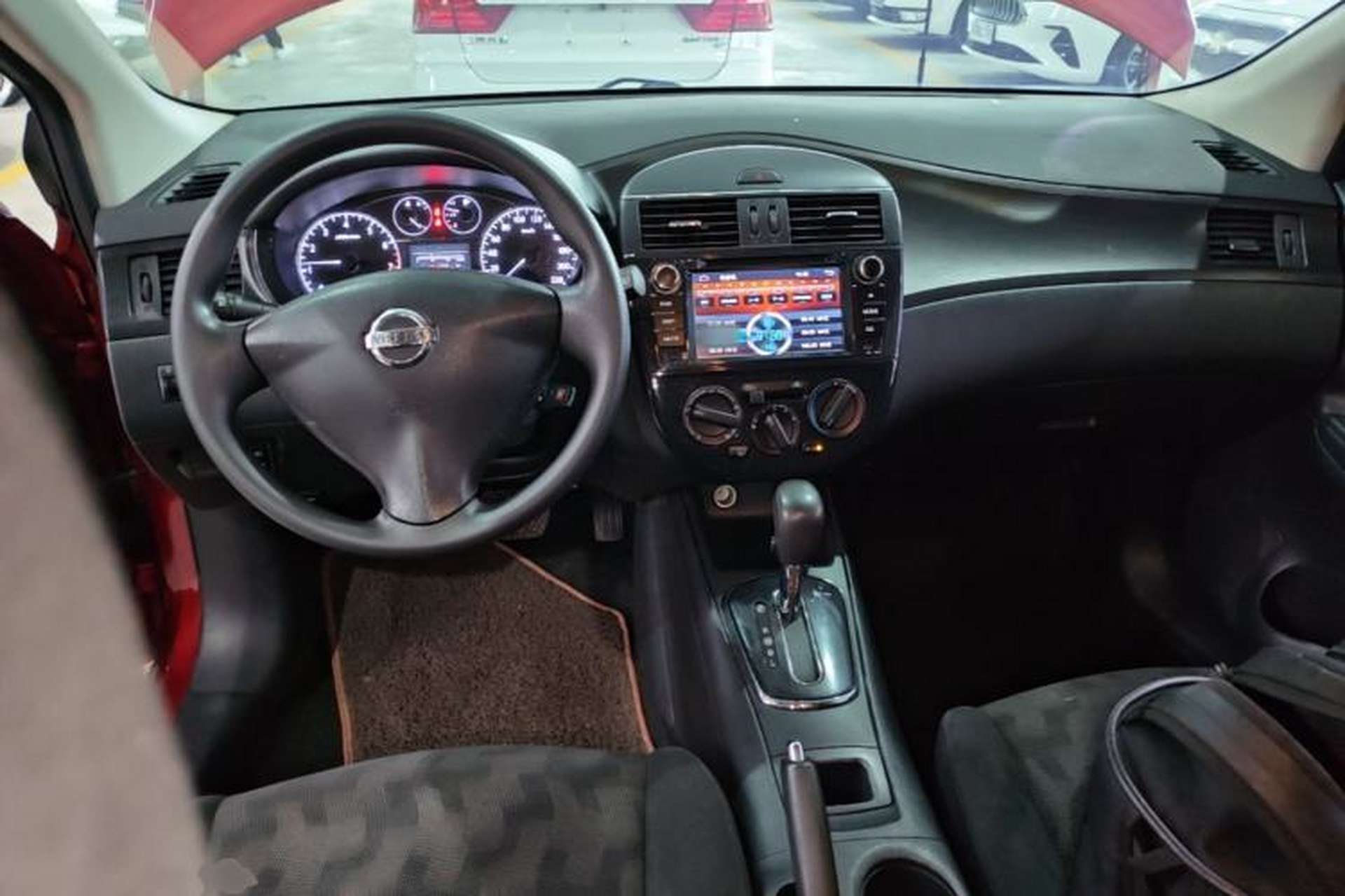 Used Nissan Tiida 2014 1.6L CVT Comfort Model Center Console