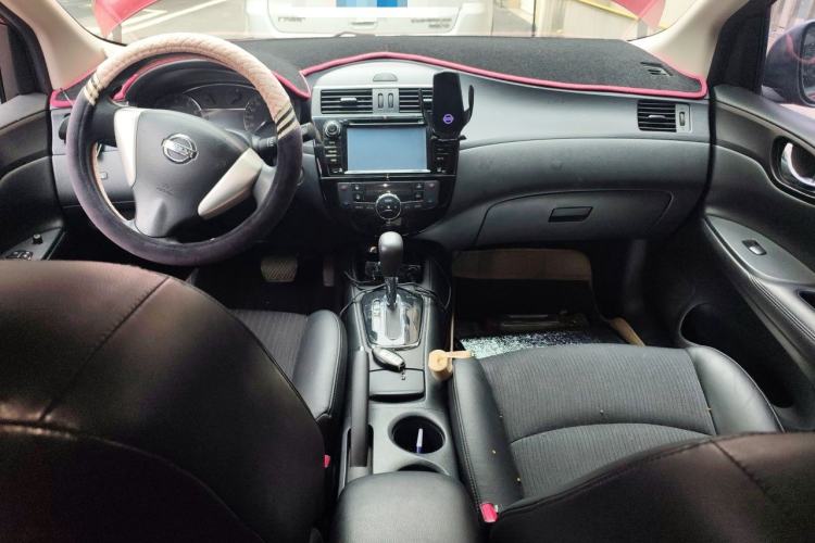 Used Nissan Tiida 2014 1.6L CVT Smart Model Center Console