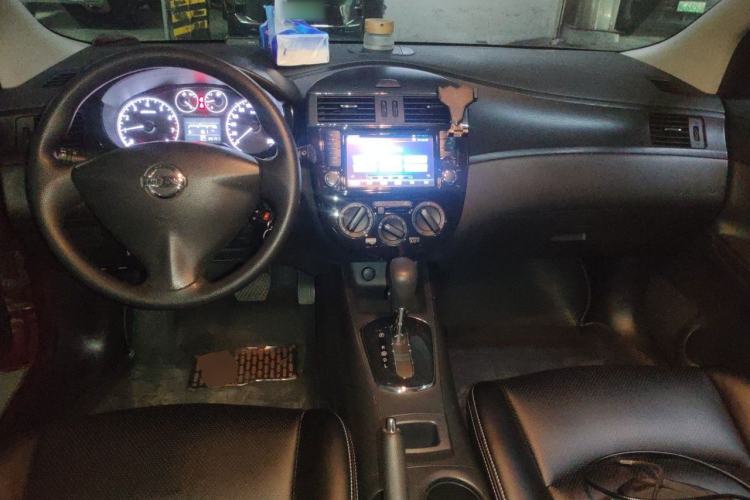 Used Nissan Tiida 2014 1.6L CVT Comfort Model Center Console