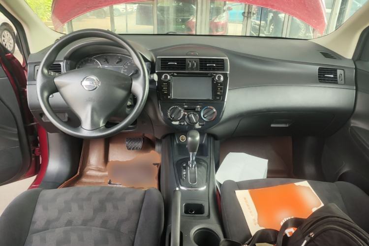 Used Nissan Tiida 2014 1.6L CVT Comfort Model Center Console
