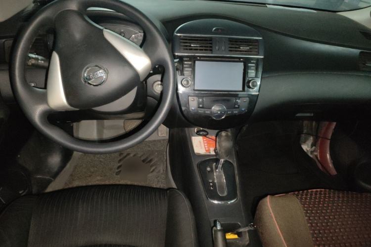 Used Nissan Tiida 2014 1.6L CVT Smart Model Center Console