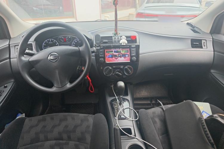 Used Nissan Tiida 2014 1.6L CVT Comfort Model Center Console