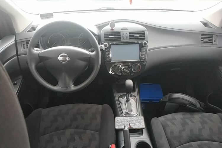 Used Nissan Tiida 2014 1.6L CVT Comfort Model Center Console