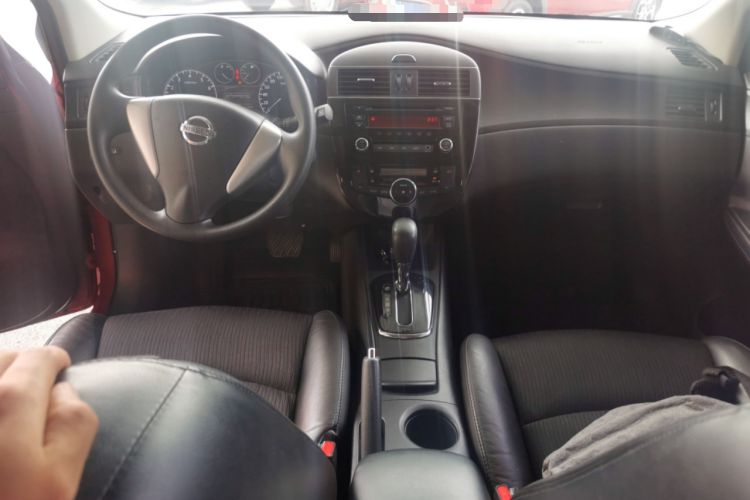 Used Nissan Tiida 2014 1.6L CVT Smart Model Center Console