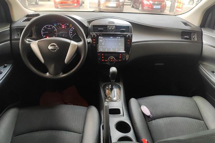 Used Nissan Tiida 2014 1.6L CVT Smart Model Center Console