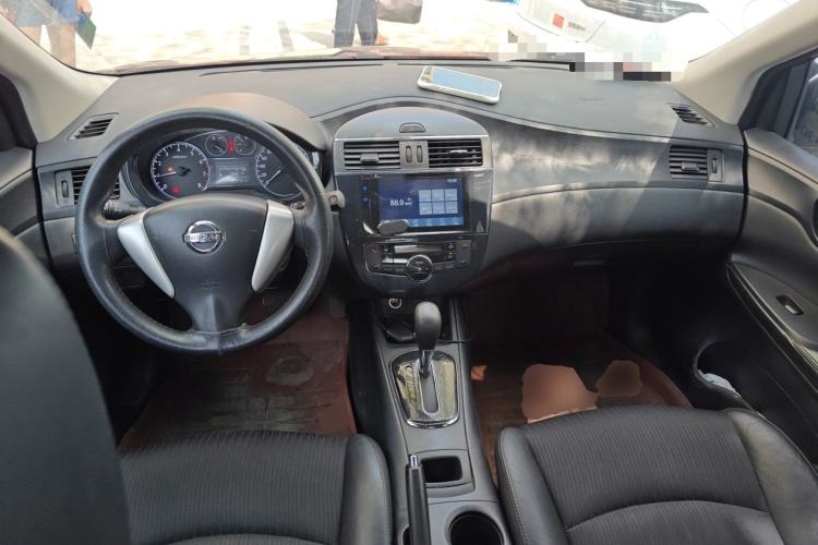 Used Nissan Tiida 2014 1.6L CVT Smart Model Center Console