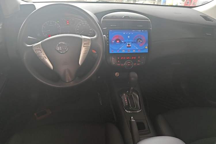 Used Nissan Tiida 2014 1.6L CVT Smart Model Center Console