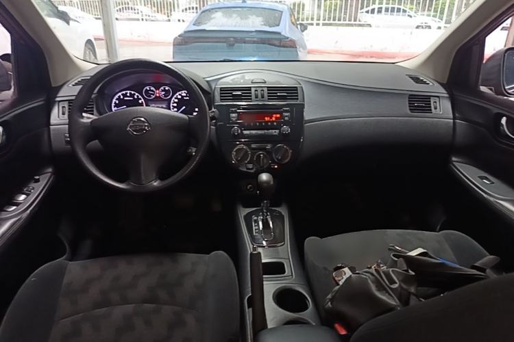 Used Nissan Tiida 2014 1.6L CVT Comfort Model Center Console