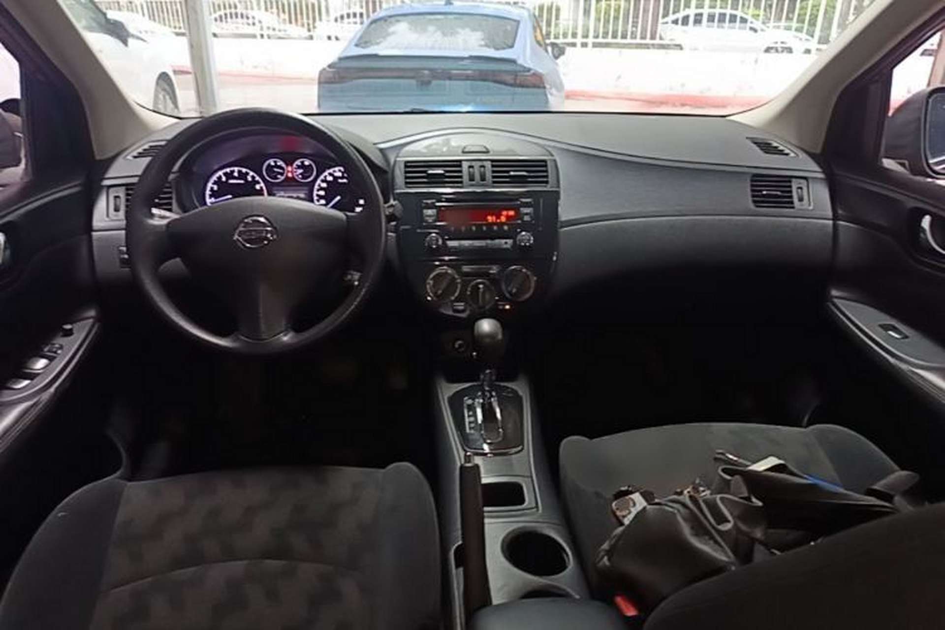 Used Nissan Tiida 2014 1.6L CVT Comfort Model Center Console