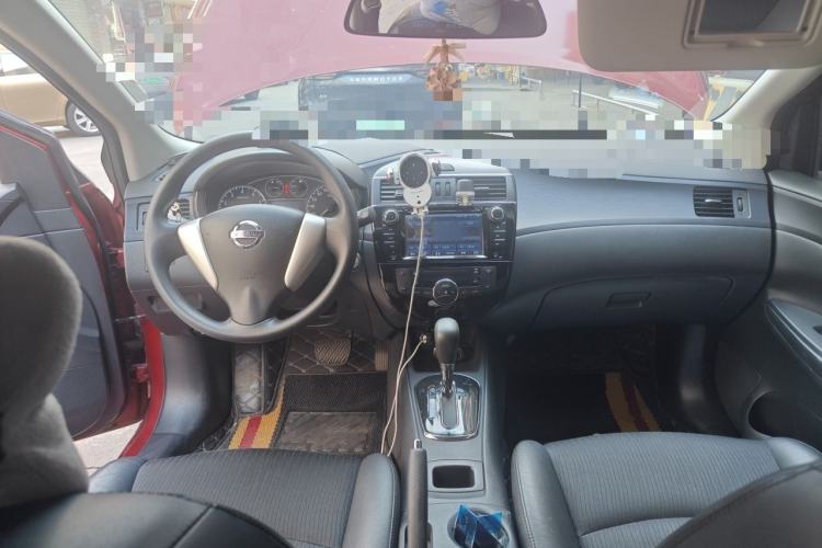 Used Nissan Tiida 2014 1.6L CVT Smart Model Center Console
