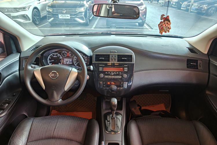 Used Nissan Tiida 2014 1.6L CVT Smart Model Center Console