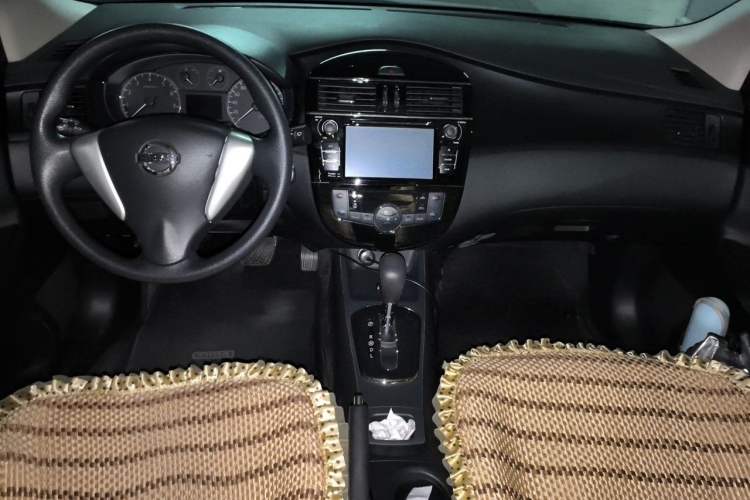 Used Nissan Tiida 2014 1.6L CVT Smart Model Center Console