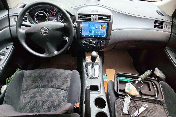Used Nissan Tiida 2014 1.6L CVT Comfort Model Center Console