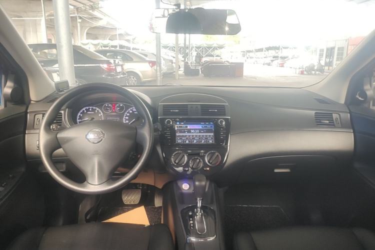 Used Nissan Tiida 2014 1.6L CVT Comfort Model Center Console
