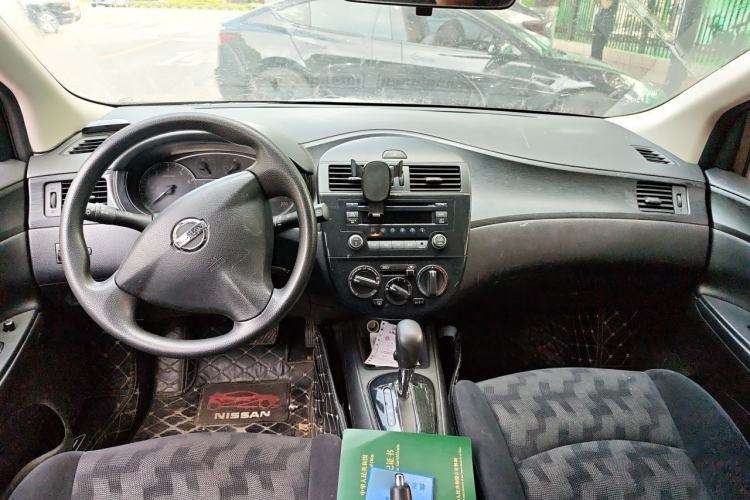 Used Nissan Tiida 2014 1.6L CVT Comfort Model Center Console