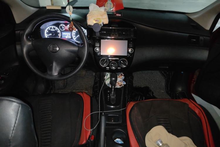 Used Nissan Tiida 2014 1.6L CVT Comfort Model Center Console