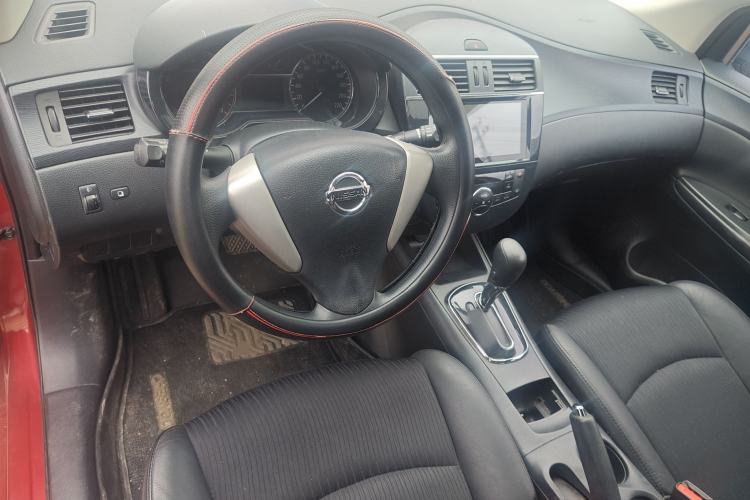 Used Nissan Tiida 2014 1.6L CVT Smart Model Center Console
