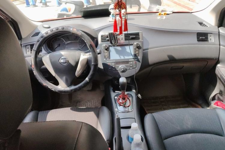 Used Nissan Tiida 2014 1.6L CVT Smart Model Center Console