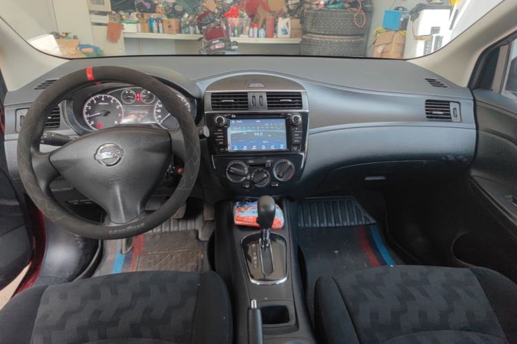 Used Nissan Tiida 2014 1.6L CVT Comfort Model Center Console