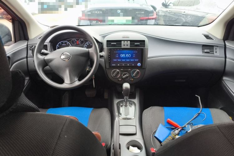Used Nissan Tiida 2014 1.6L CVT Comfort Model Center Console