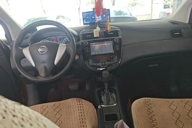 Used Nissan Tiida 2014 1.6L CVT Cool Cafe Edition Center Console