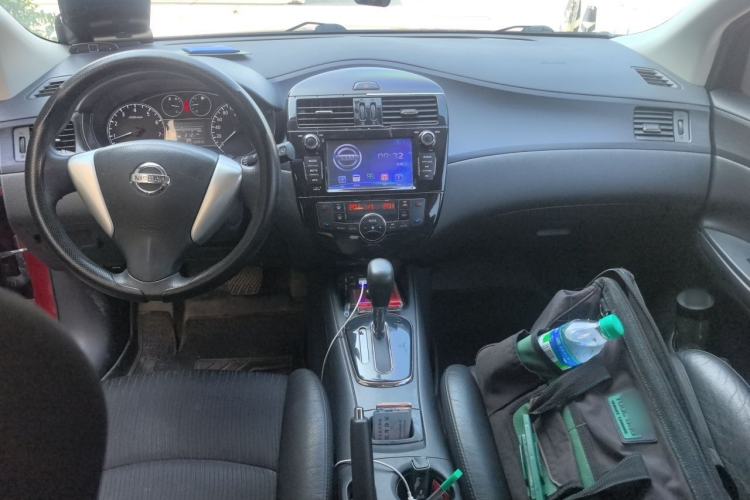 Used Nissan Tiida 2014 1.6L CVT Smart Model Center Console