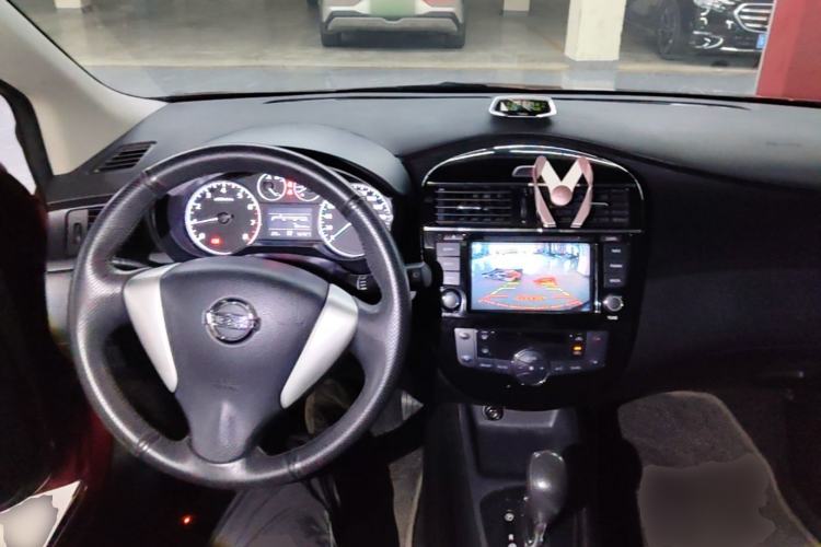 Used Nissan Tiida 2014 1.6L CVT Smart Model Center Console