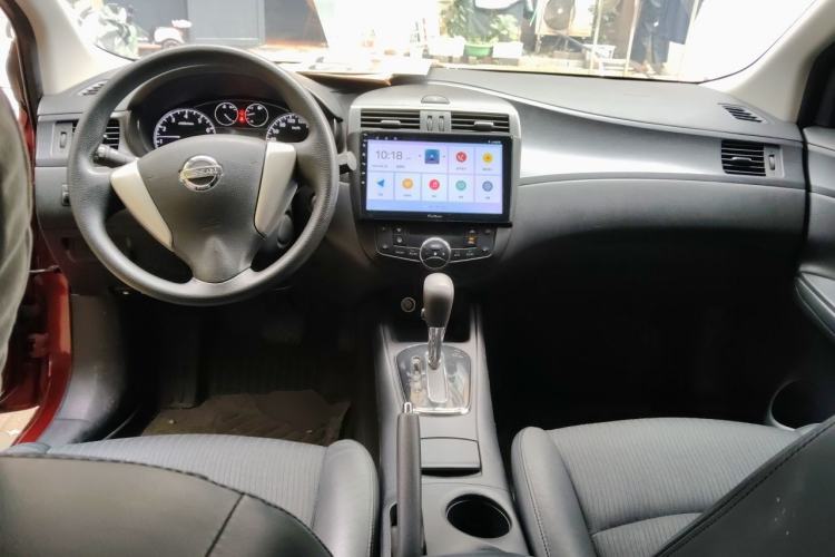 Used Nissan Tiida 2014 1.6L CVT Smart Model Center Console