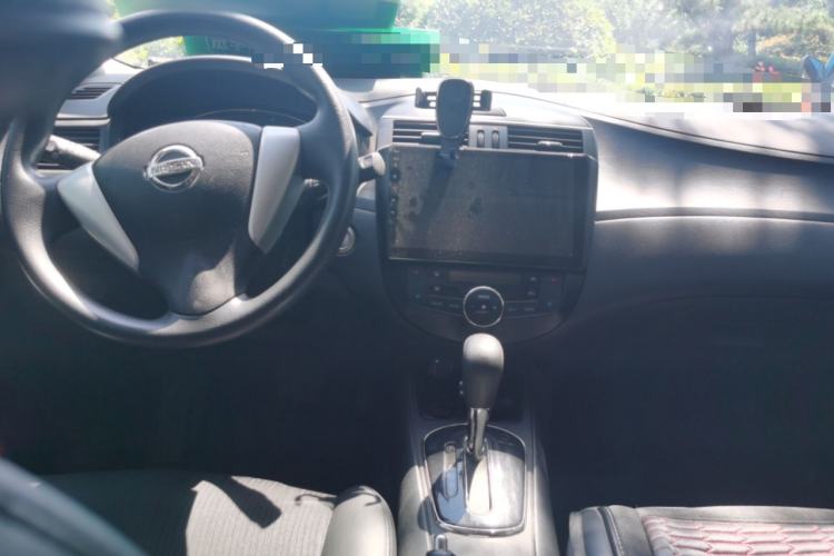 Used Nissan Tiida 2014 1.6L CVT Smart Model Center Console