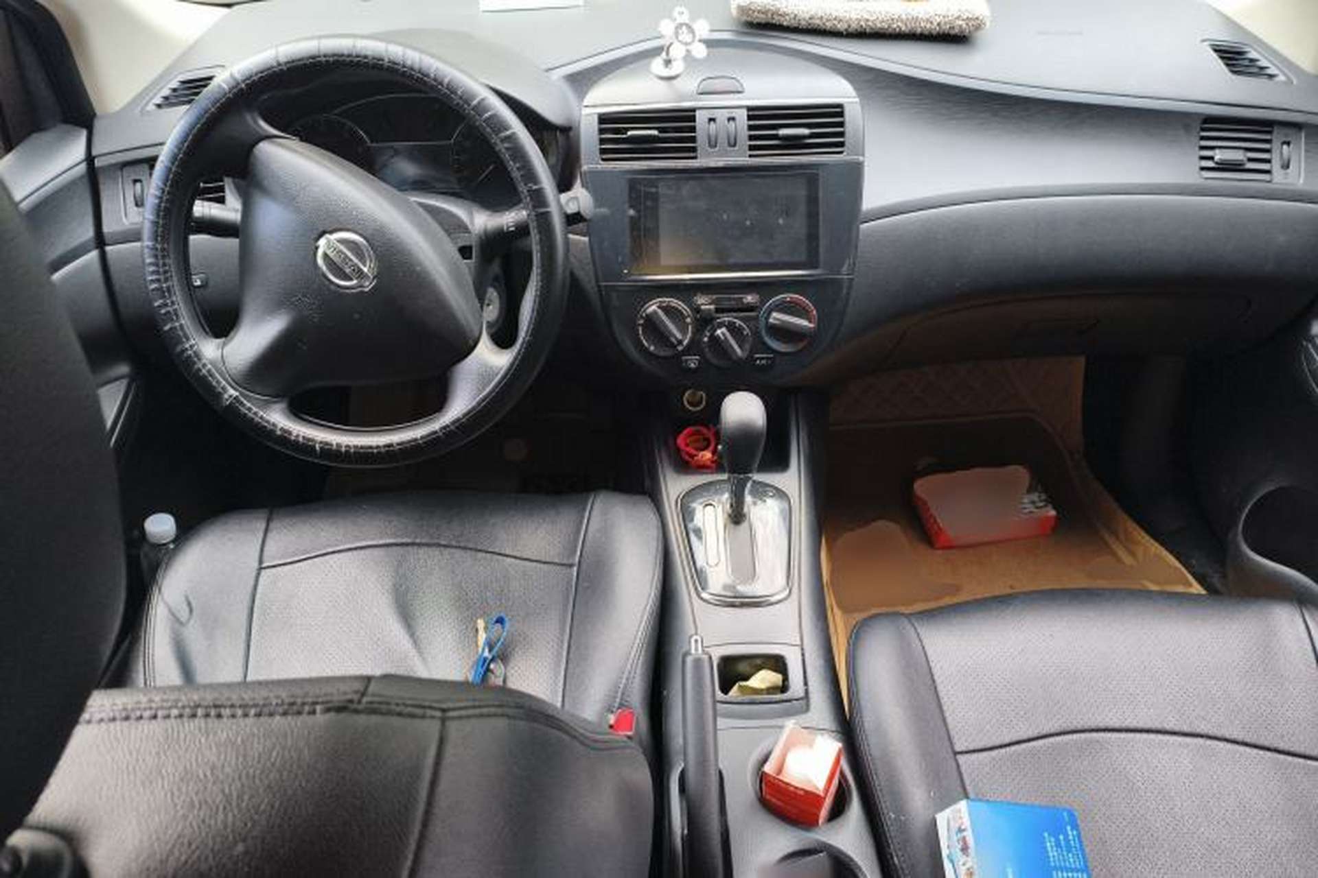 Used Nissan Tiida 2014 1.6L CVT Comfort Model Center Console