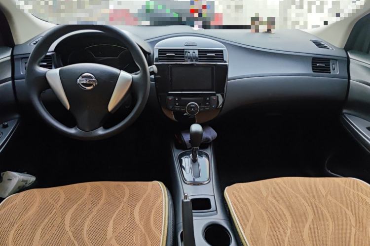 Used Nissan Tiida 2014 1.6L CVT Smart Model Center Console
