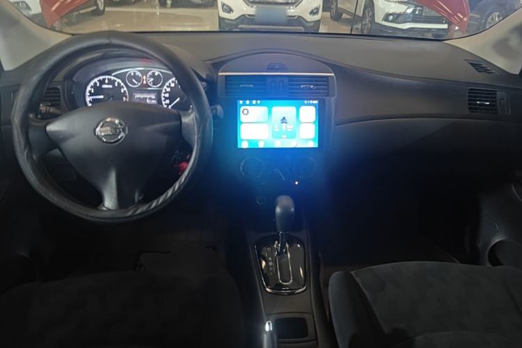Used Nissan Tiida 2014 1.6L CVT Comfort Model Center Console