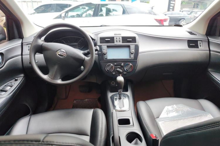 Used Nissan Tiida 2014 1.6L CVT Comfort Model Center Console