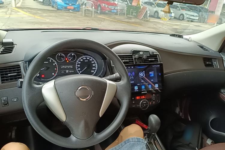 Used Nissan Tiida 2014 1.6L CVT Cool Cafe Edition Center Console