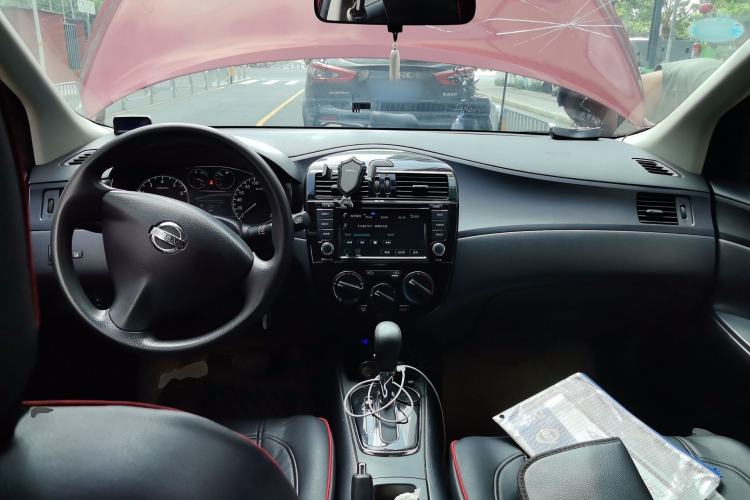 Used Nissan Tiida 2014 1.6L CVT Comfort Model Center Console