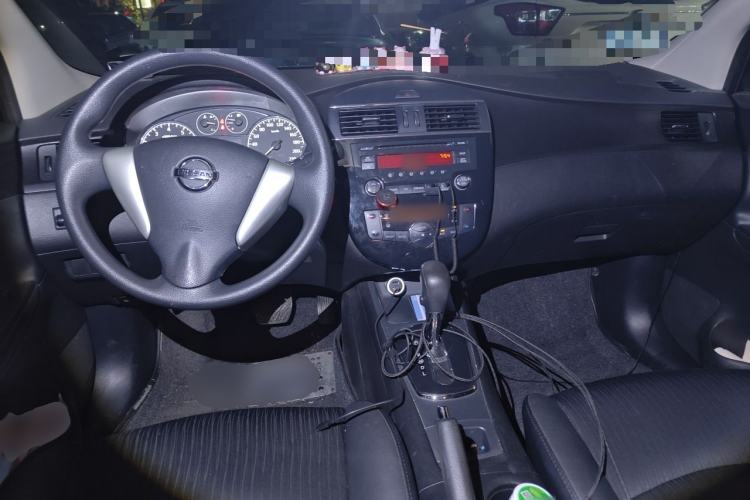 Used Nissan Tiida 2014 1.6L CVT Cool Cafe Edition Center Console