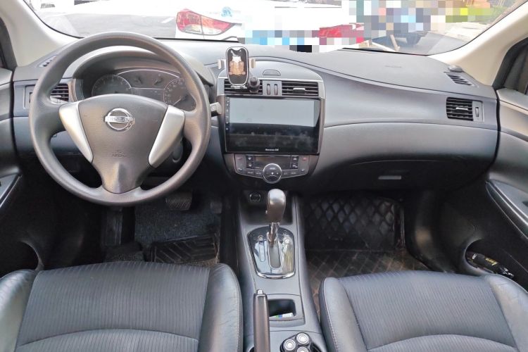 Used Nissan Tiida 2014 1.6L CVT Smart Model Center Console