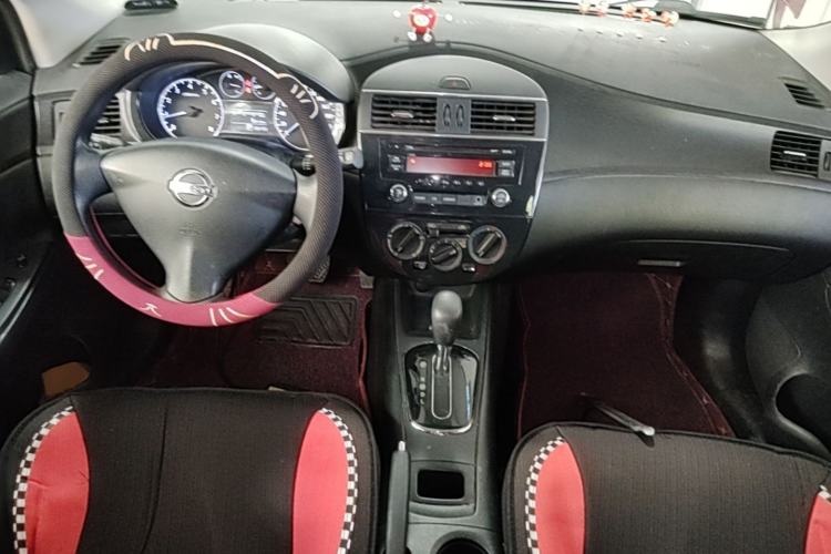 Used Nissan Tiida 2014 1.6L CVT Comfort Model Center Console