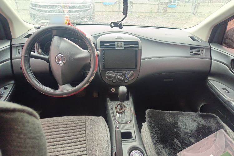Used Nissan Tiida 2014 1.6L CVT Comfort Model Center Console