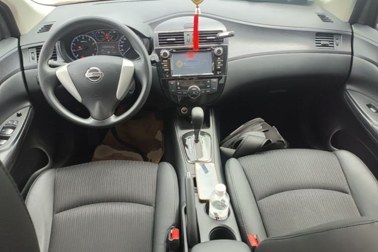 Used Nissan Tiida 2014 1.6L CVT Smart Model Center Console