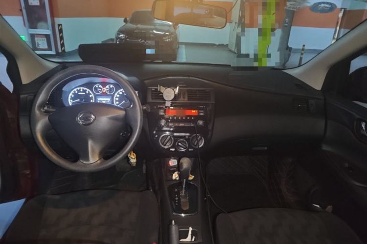Used Nissan Tiida 2014 1.6L CVT Comfort Model Center Console
