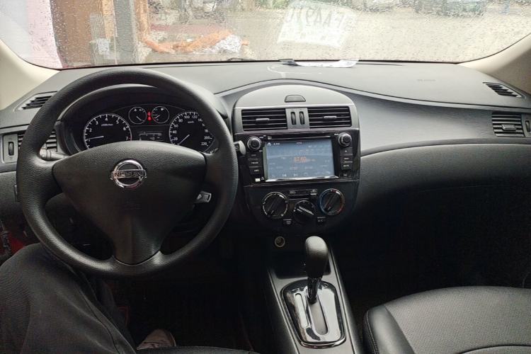 Used Nissan Tiida 2014 1.6L CVT Comfort Model Center Console