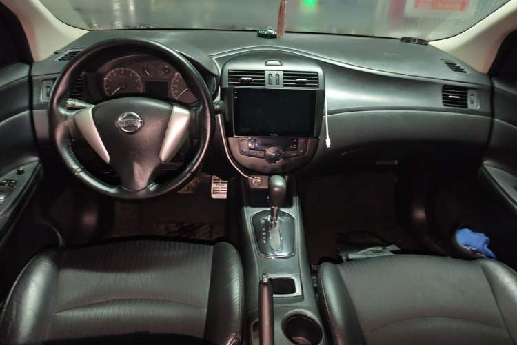 Used Nissan Tiida 2014 1.6L CVT Smart Model Center Console