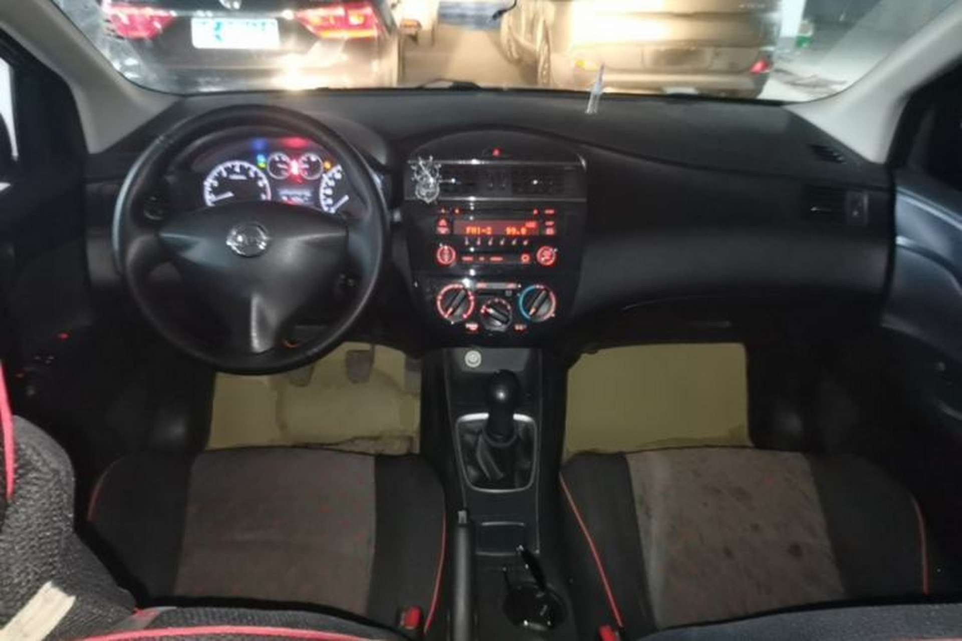 Used Nissan Tiida 2014 1.6L Manual Comfort Model Center Console