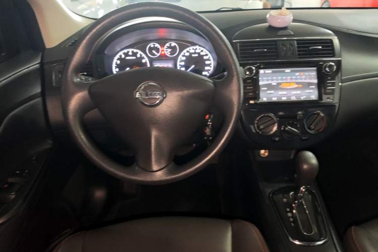 Used Nissan Tiida 2014 1.6L CVT Comfort Model Center Console