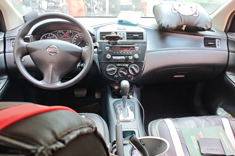 Used Nissan Tiida 2014 1.6L CVT Comfort Model Center Console
