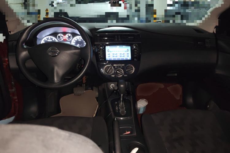 Used Nissan Tiida 2014 1.6L CVT Comfort Model Center Console