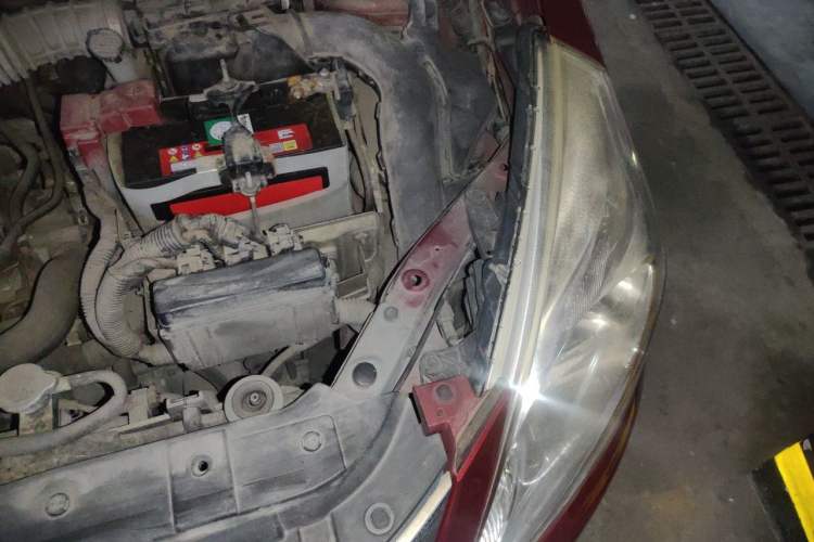 Used Nissan Tiida 2014 1.6L CVT Comfort Model Engine Bay Left